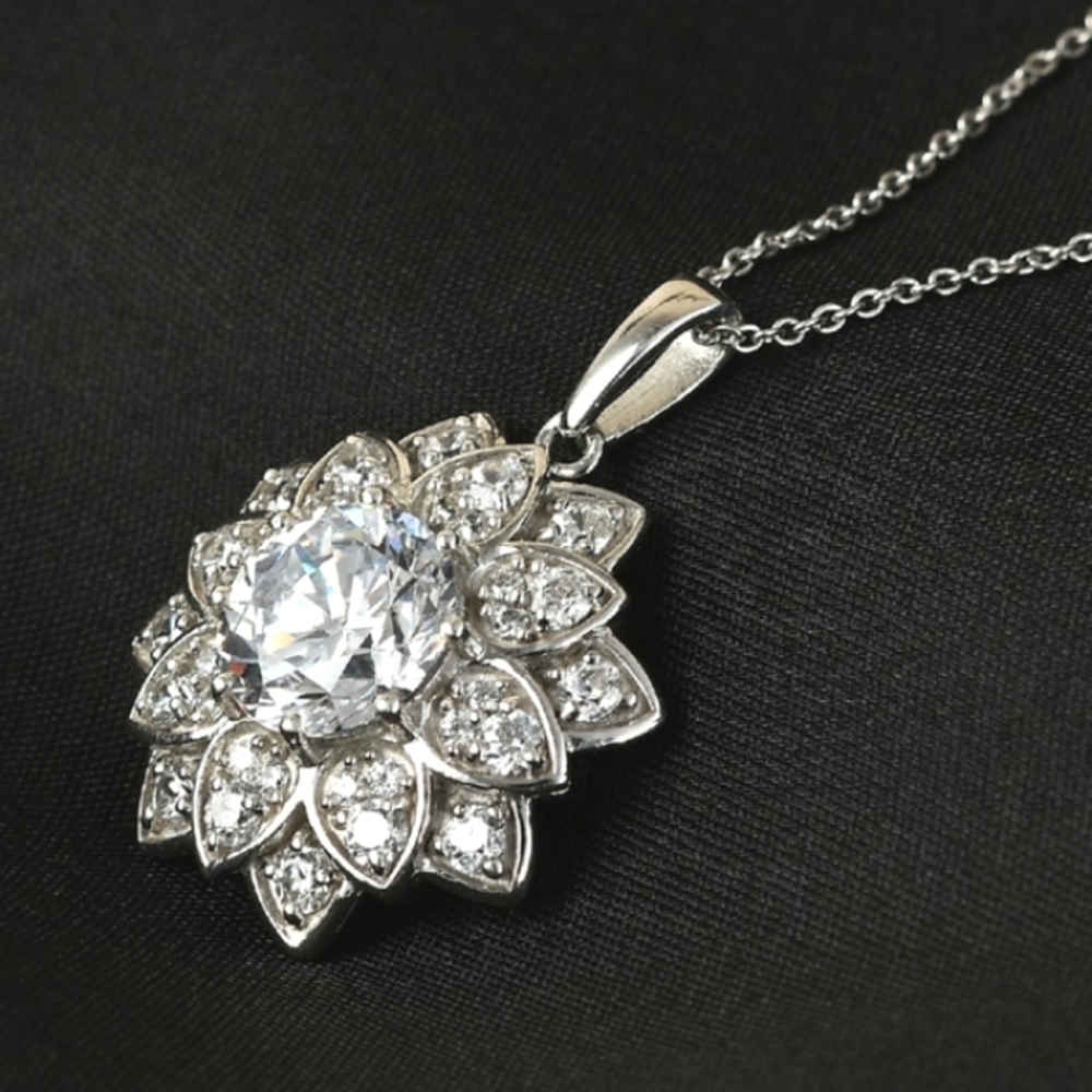 SWAROVSKI FLOWER NECKLACE